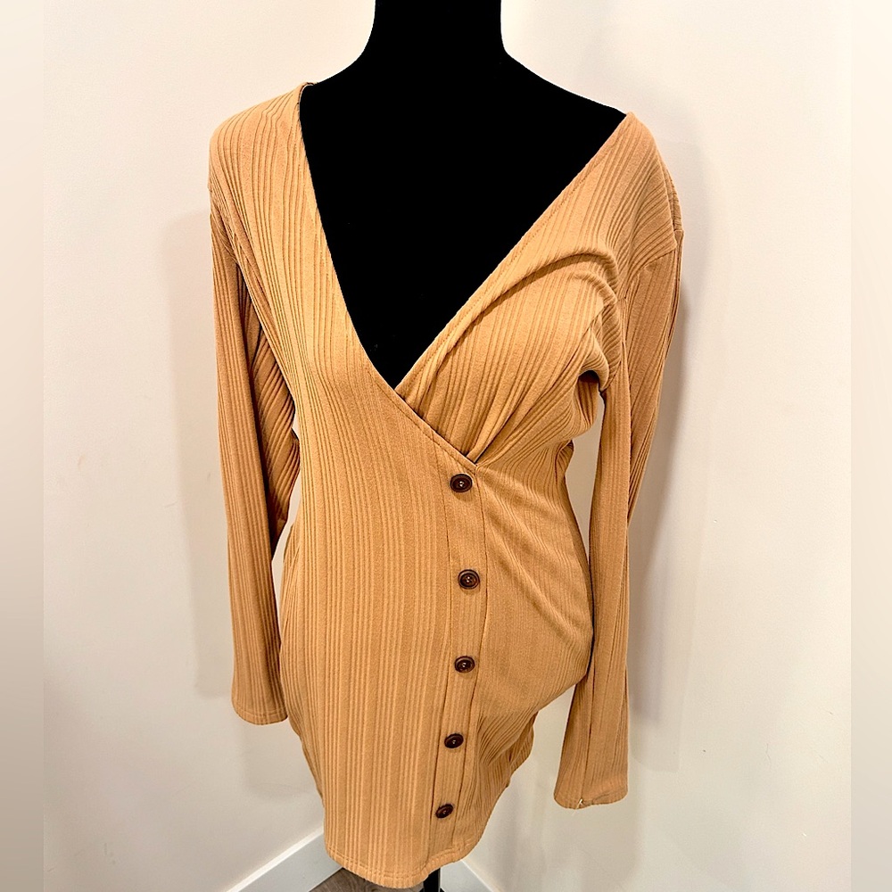 Beige long sleeved dress. Form fitting. Privy sized M